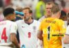 Las pausas de hidratación: una medida polémica que abre el debate sobre el futuro del futbol Jugadores de futbol profesional aprovechan una pausa de hidratación durante un partido del Mundial 2026 mientras los entrenadores ofrecen indicaciones desde la banda.