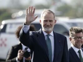 Sheinbaum y Felipe VI se reunirán en Palacio Nacional la próxima semana Felipe VI, rey de España, saluda durante una visita oficial. El monarca se reunirá con la presidenta Claudia Sheinbaum en Palacio Nacional el próximo 25 de junio.