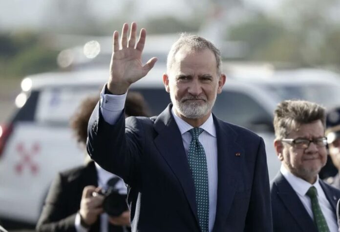 Rey Felipe VI Felipe VI, rey de España, saluda durante una visita oficial. El monarca se reunirá con la presidenta Claudia Sheinbaum en Palacio Nacional el próximo 25 de junio.