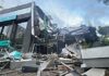 Terremoto pone a prueba la capacidad de respuesta de Venezuela Edificio parcialmente derrumbado con escombros en la calle tras un fuerte terremoto en Venezuela.