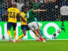 México convence: disciplina, inteligencia y pasión para eliminar a Ecuador Raúl Jiménez dispara al arco y anota el segundo gol de México frente a Ecuador durante el partido de octavos de clasificación del Mundial 2026.