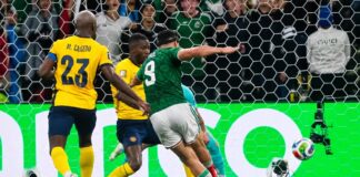 México convence: disciplina, inteligencia y pasión para eliminar a Ecuador Raúl Jiménez dispara al arco y anota el segundo gol de México frente a Ecuador durante el partido de octavos de clasificación del Mundial 2026.