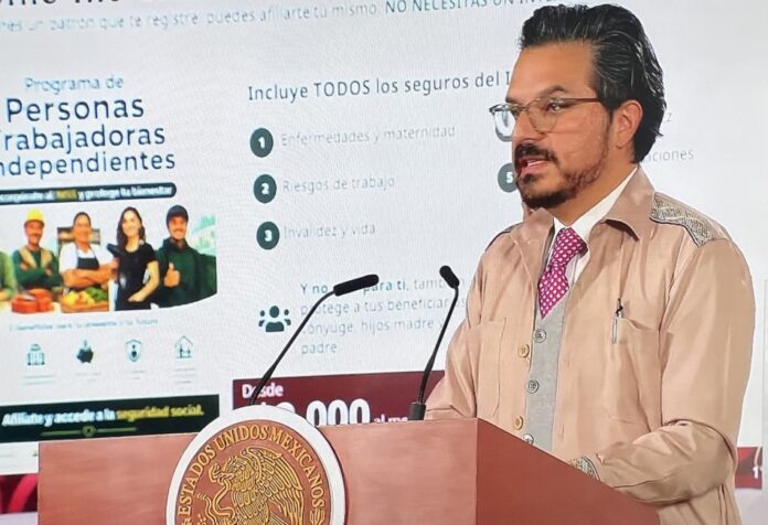 IMSS reporta récord hitórico Zoé Robledo expone datos sobre empleo formal y seguridad social durante la conferencia matutina en Palacio Nacional.