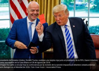Infantino y el Mundial bajo sospecha Donald Trump y Gianni Infantino durante una reunión en la Casa Blanca; imagen utilizada para ilustrar el debate sobre la independencia de la FIFA.