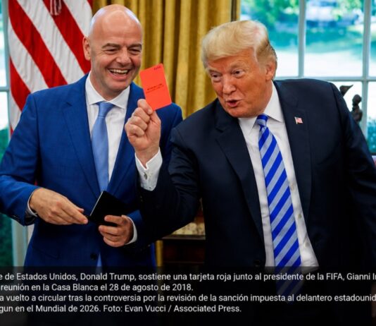 Infantino y el Mundial bajo sospecha Donald Trump y Gianni Infantino durante una reunión en la Casa Blanca; imagen utilizada para ilustrar el debate sobre la independencia de la FIFA.