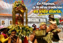 Filipinas: uno de los países más religiosos del mundo, donde la fe cristiana sigue siendo parte de la vida cotidiana Procesión religiosa en Filipinas con fieles portando imágenes sagradas frente a una iglesia durante una celebración católica.