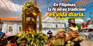 Filipinas: uno de los países más religiosos del mundo, donde la fe cristiana sigue siendo parte de la vida cotidiana Procesión religiosa en Filipinas con fieles portando imágenes sagradas frente a una iglesia durante una celebración católica.