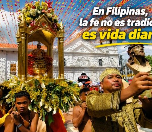 Filipinas: uno de los países más religiosos del mundo, donde la fe cristiana sigue siendo parte de la vida cotidiana Procesión religiosa en Filipinas con fieles portando imágenes sagradas frente a una iglesia durante una celebración católica.