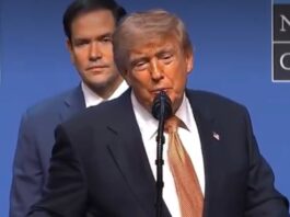 Trump anticipa venganza en caso de ser asesinado Presidente de Estados Unidos habla ante un micrófono durante una comparecencia internacional.