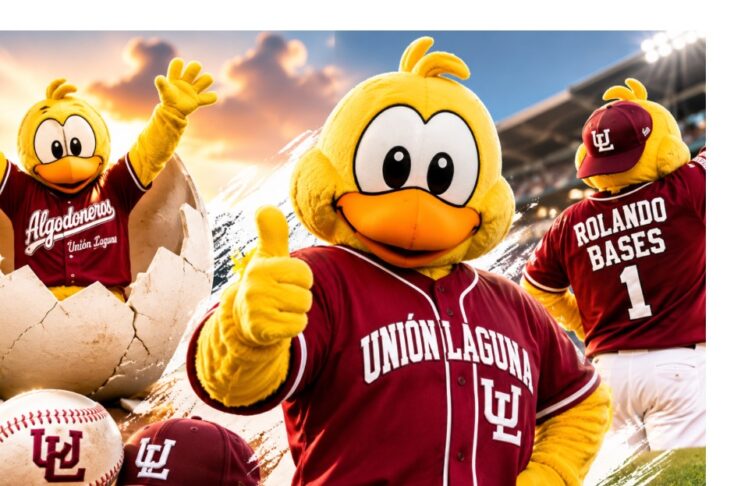 ¿Sabías que la mascota de los Algodoneros de Unión Laguna es un pollo? La mascota “Rolando Bases”, un pollo amarillo con uniforme de los Algodoneros de Unión Laguna, celebra sobre el terreno de juego de un estadio de béisbol.