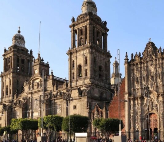 La Iglesia pide a las Fuerzas Armadas defender la fe: una frase que merece explicación Fachada de la Catedral Metropolitana de México, en el Centro Histórico de la Ciudad de México.