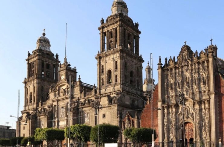 La Iglesia pide a las Fuerzas Armadas defender la fe: una frase que merece explicación Fachada de la Catedral Metropolitana de México, en el Centro Histórico de la Ciudad de México.