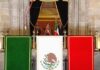 El Grito de Independencia: la historia detrás de una tradición de más de dos siglos Ceremonia del Grito de Independencia de 2026 desde el balcón central de Palacio Nacional, decorado con los colores de la bandera de México.