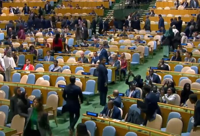 Netanyahu y el vacío en la ONU Delegados abandonan el salón de la Asamblea General de la ONU durante el discurso de Benjamín Netanyahu.