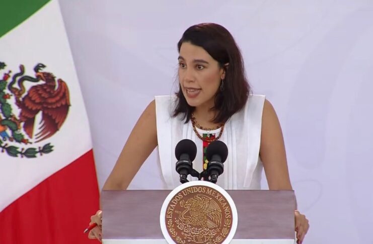 El turismo mexicano crece y rompe récords: el desafío es extender sus beneficios Josefina Rodríguez Zamora, secretaria de Turismo de México, durante su exposición en la conferencia matutina presidencial.