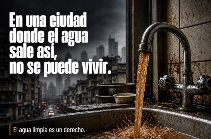 Agua limpia en casa: un derecho que el Estado debe garantizar Ilustración de un grifo que vierte agua turbia en un fregadero, con edificios al fondo y un mensaje sobre el derecho al agua limpia.