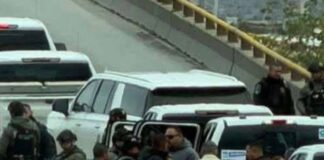 Caso Jáuregui: de la operación con la CIA a una posible salida política Agentes con equipo táctico entre varias camionetas durante el operativo de detención del exfiscal de Chihuahua.