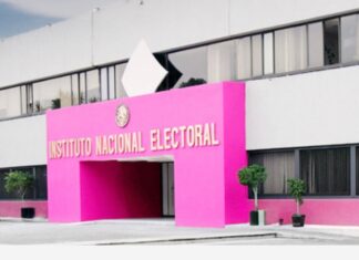 Blanca Cruz encabeza la transición del INE; Diputados prepara el relevo definitivo Fachada del Instituto Nacional Electoral, con entrada rosa, nombre institucional en letras doradas y ventanales.