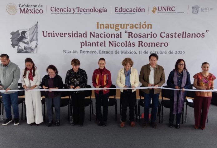 Universidad Nacional Rosario Castellanos Corte de listón durante la inauguración del plantel Nicolás Romero de la Universidad Nacional Rosario Castellanos.